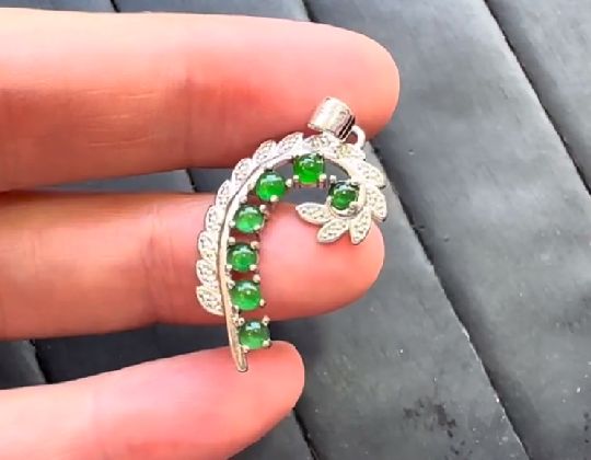 �t�@�b�V�����A�N�Z�T���[012