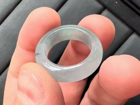 【Mimi】高級 翡翠 バングル A貨 卵型 サイズ 51.5 Mimi】高級 翡翠 バングル A貨 卵型 サイズ 51.5 高級 翡翠 バングル A