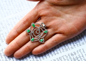 �q�X�C�V���o�[�y���_���g046