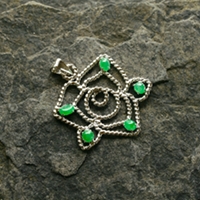 �q�X�C�V���o�[�y���_���g046